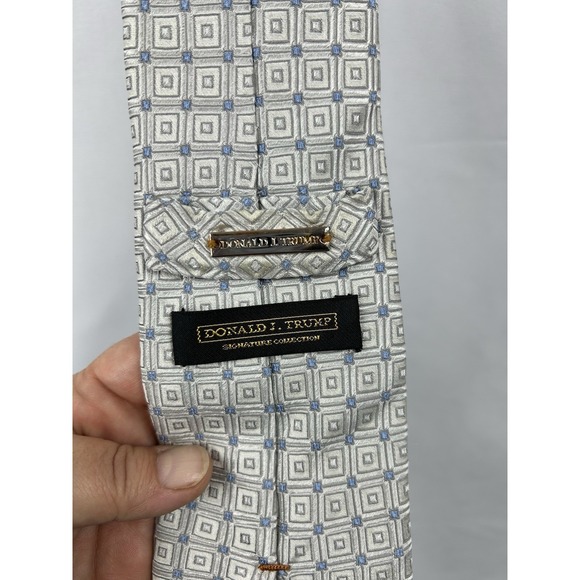 Donald Trump  Signature Collection Light Blue Tie Gold Bar 100% Silk - Picture 5 of 6